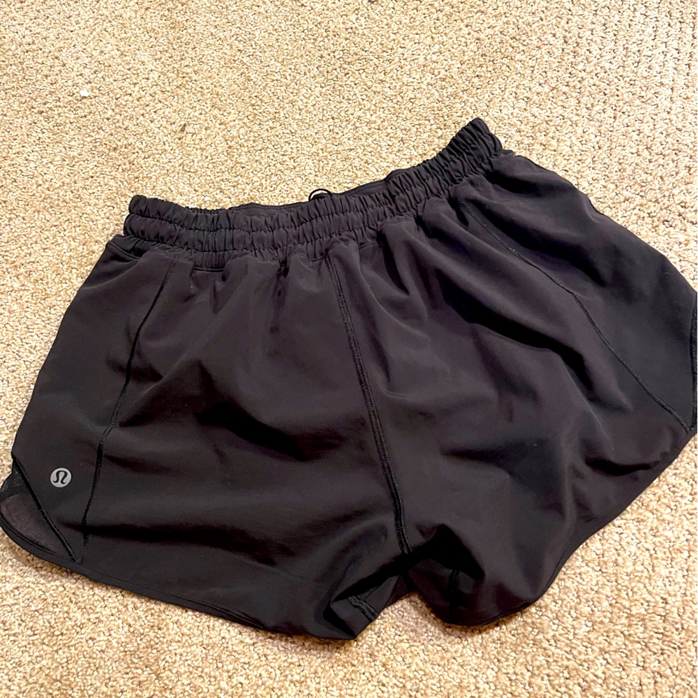 Lululemon black hotty hot shorts 4”